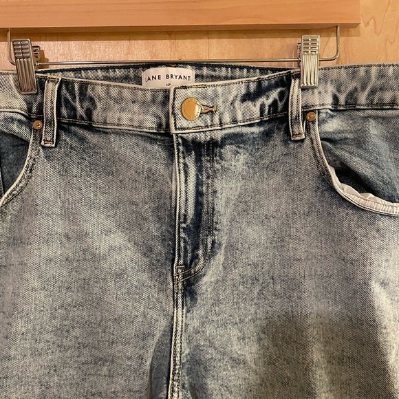 Women's Lane Bryant Petite Acid Wash Style Jeans - Picture 4 of 7